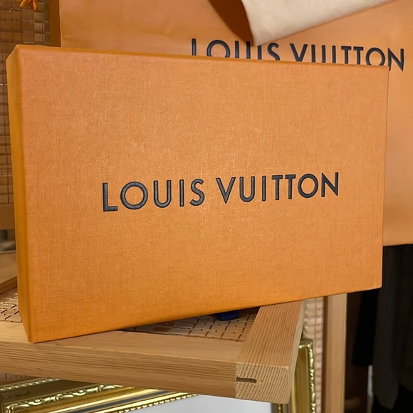 LOUIS VUITTON Packaging